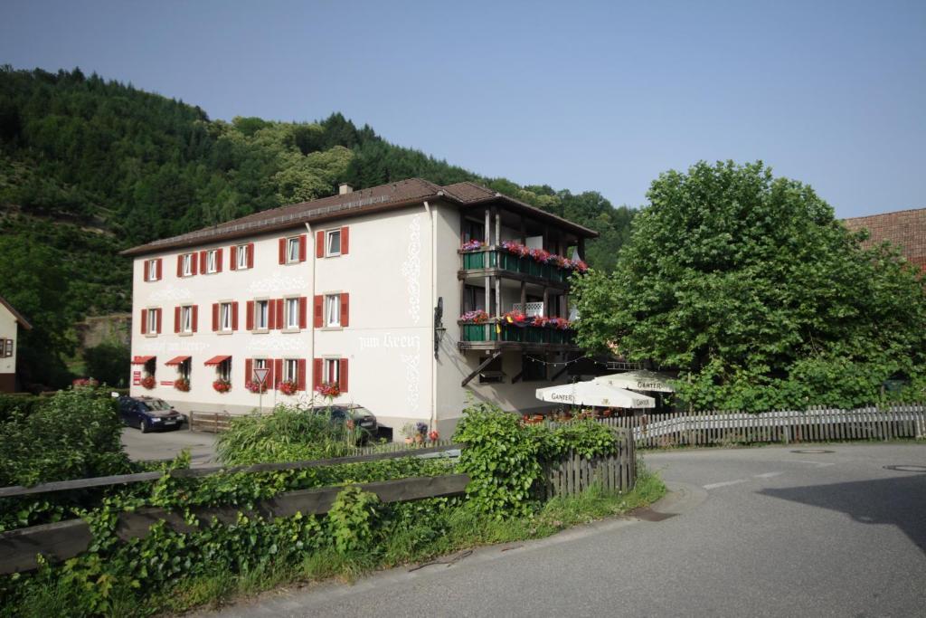 Gasthof Und Pension Zum Kreuz Lautenbach Eksteriør bilde